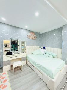 Bán CHDV 17 phòng full nội thất HXH đường Âu Dương Lân P.3 Quận 8